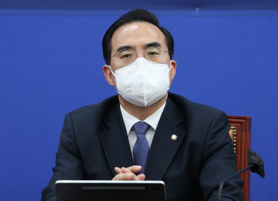 박홍근 더불어민주당 원내대표가 19일 서울 여의도 국회에서 열린 원내대책회의에서 발언하고 있다. (사진=연합뉴스)