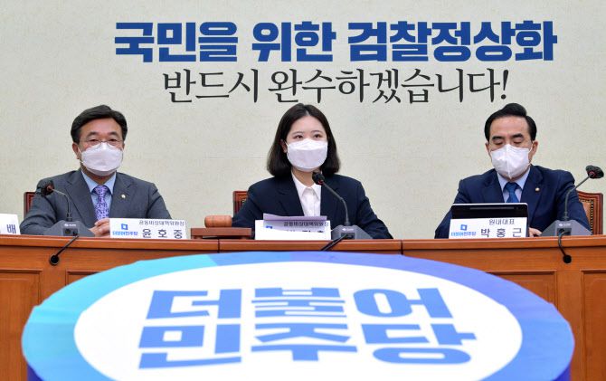 더불어민주당 비상대책위원회 회의가 27일 오전 국회에서 열리고 있다.(사진=연합뉴스)