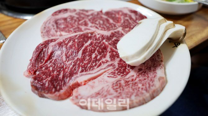 전북 완주 화산면의 ‘화산한우’는 현지인도 쉬쉬하며 관광객들에게 알려주지 않는 맛집이다.