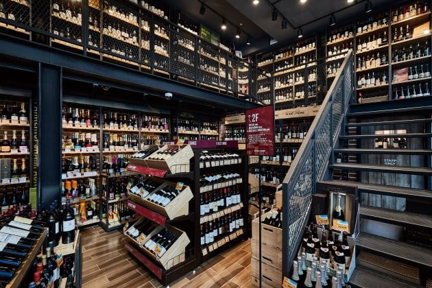 ▲신세계그룹 주류수입·유통사 신세계L&B의 자체 주류 판매 전문점 ‘와인앤모어’ 한 매장 모습.(사진=신세계L&B)
