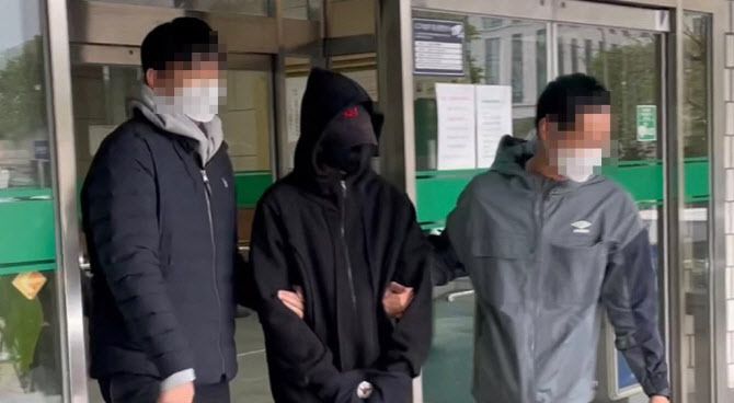 지난 2021년 10월 19일 서초경찰서에서 검찰로 송치되고 있는 래퍼 장용준.(사진=연합뉴스)