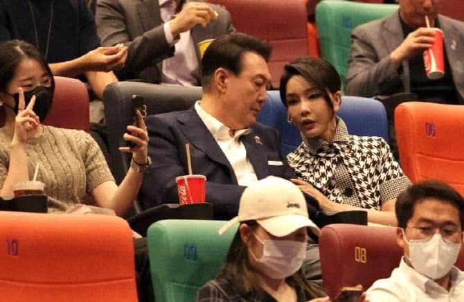 (사진=강신업 변호사 페이스북 갈무리)