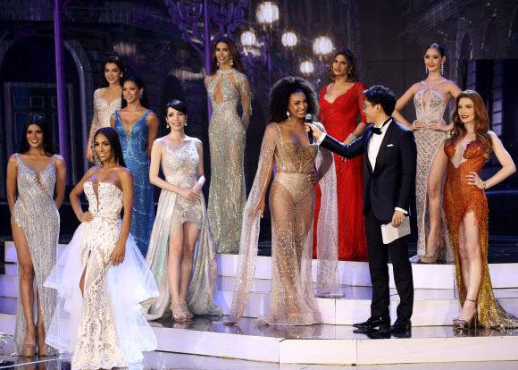 ‘미스 인터내셔널 퀸 2022’에 참가한 세계 각국의 참가자들. 총 23개국에서 온 참가자가 왕관을 놓고 경쟁했다. (사진=EAP 연합뉴스)