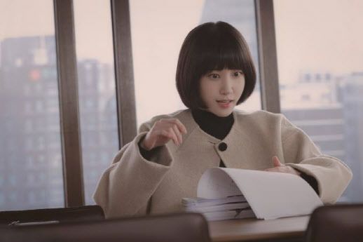 글로벌 OTT에 맞서기 위해 토종 OTT간 M&A(인수·합병)가 이뤄지는가 하면 특정 시청자층을 콕 집어 흡수하려는 움직임이 포착되고 있다. 드라마 ‘이상한 변호사 우영우’ 한 장면 갈무리(사진=ENA)