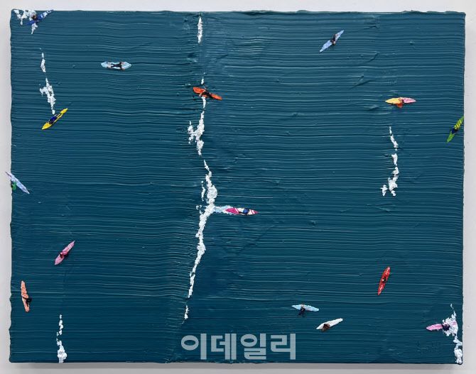 이상원 ‘파도타는 사람들’(Surfers·2022), 캔버스에 오일, 32×41㎝(사진=이음더플레이스)