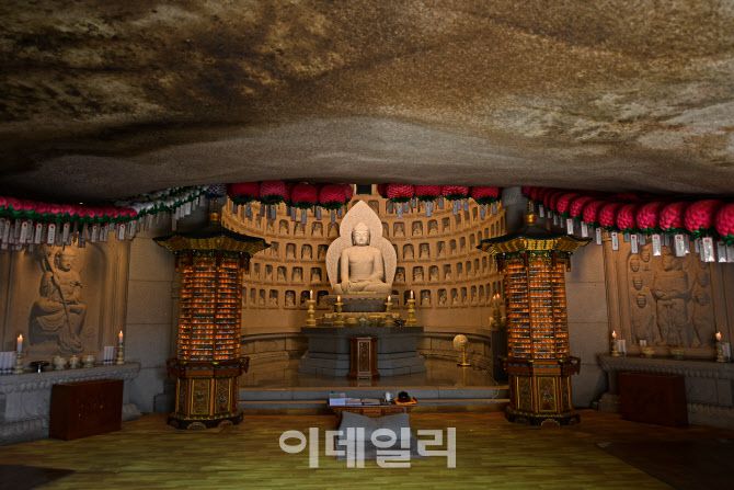 계조암 석굴법당 내부