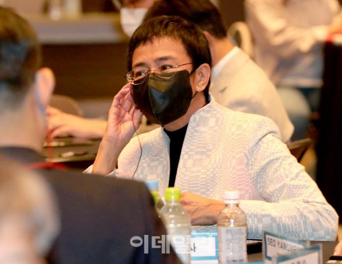 노벨평화상 수상자인 마리아 레사 필리핀 온라인 뉴스 매체 래플러 CEO가 20일 오전 서울 중구 프레스센터에서 ‘새로운 시대의 저널리즘과 시대정신’을 주제로 열린 특별 강연에 참석하고 있다.(사진=이데일리 방인권 기자)
