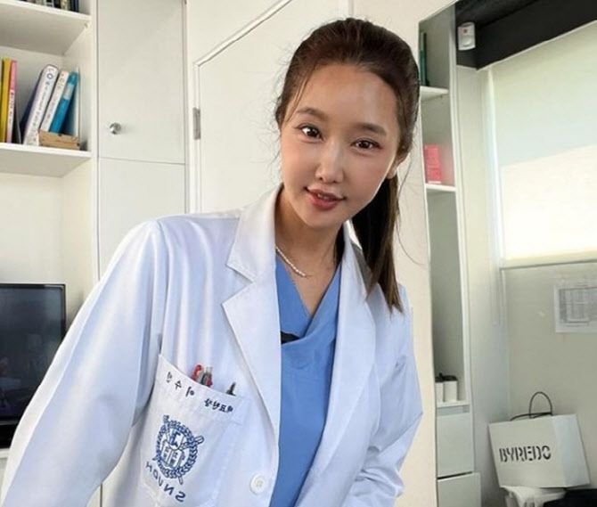 유명 치과의사 겸 유튜버 이수진씨 (사진=인스타그램)