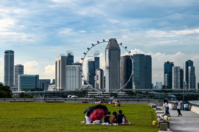 싱가포르 전경. 최근 싱가포르에 중국 부호들의 가문의 자산을 관리할 ‘패밀리오피스’를 설립하고자 하는 문의가 늘고 있다. (사진=AFP)