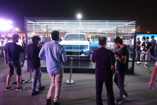 팬페스트 현장에 설치된 기아차 부스에 많은 팬들이 관심을 보이고 있다. 사진=이석무 기자