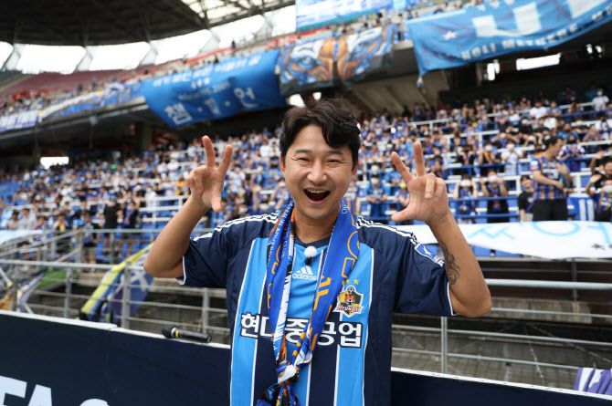 울산 문수월드컵경기장에서 넥슨이 이천수 전 선수와 진행한 현장 이벤트. (사진=넥슨)