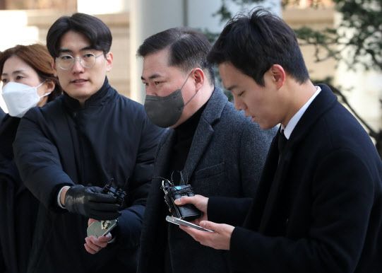 유동규 전 성남도시개발공사 본부장이 7일 오전 서초동 서울중앙지방법원에서 열리는 위례신도시 개발 특혜 의혹 관련 1심 1회 공판에 출석하고 있다.(사진=연합뉴스)