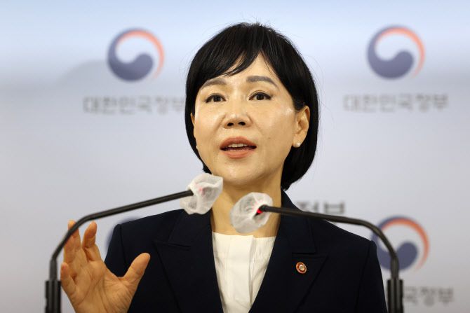 전현희 국민권익위원장이 지난 10월 26일 정부서울청사에서 감사원 감사 관련 브리핑을 하고 있다. (사진=연합뉴스)