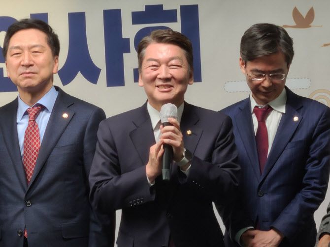 안철수(가운데) 국민의힘 의원이 1일 오전 서울 여의도 중앙당사에서 열린 2023 국민의힘 신년인사회에서 인사말을 하고 있다. (사진=안철수 의원실)