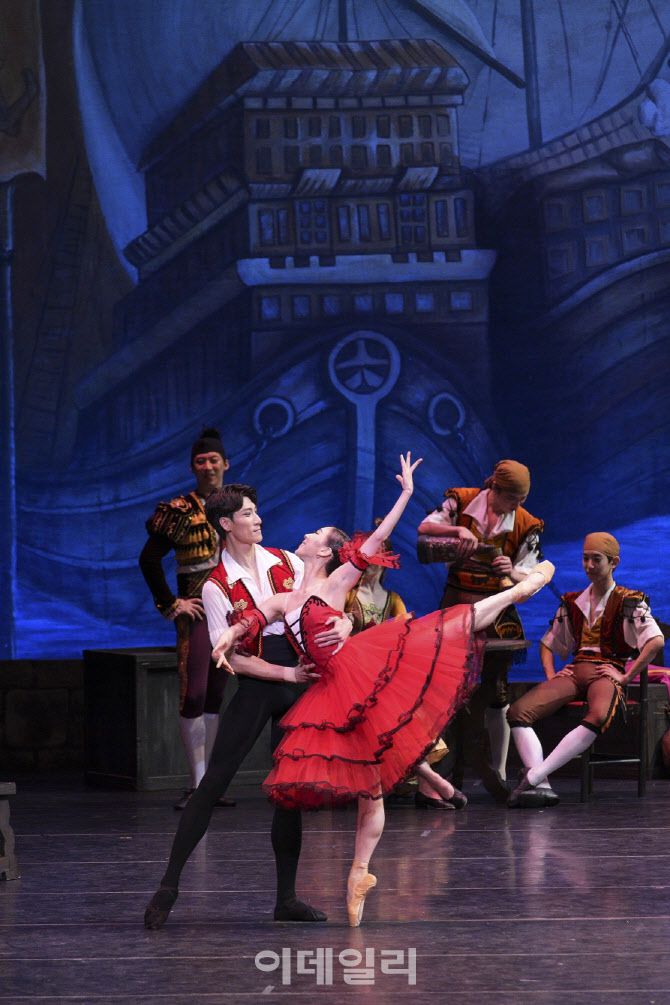 유니버설발레단 ‘돈키호테’의 한 장면. (사진=유니버설발레단)