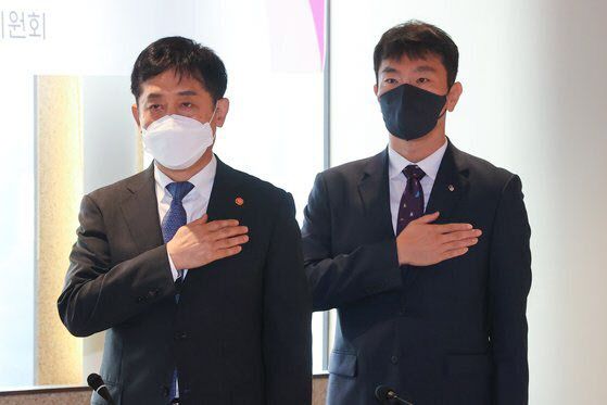 김주현 금융위원회 위원장(왼쪽)과 이복현 금융감독원장. (사진=연합뉴스)