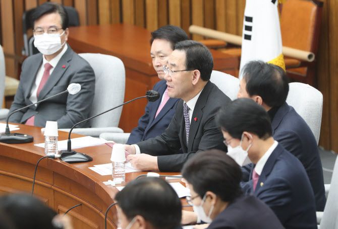 주호영 국민의힘 원내대표가 27일 서울 여의도 국회에서 원내대책회의에서 모두발언을 하고 있다.(사진=뉴스1)