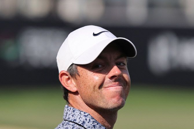 미소 짓는 매킬로이(사진=AFPBBNews)