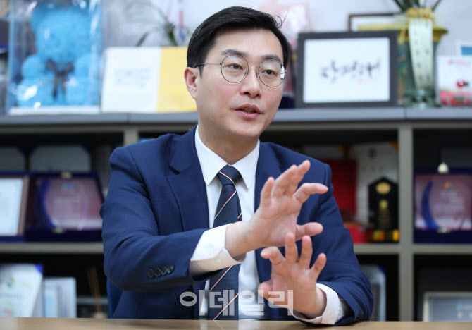 더불어민주당 정치혁신위원회 위원장인 장경태 최고위원이 서울 여의도 국회 의원회관에서 이데일리와 인터뷰를 하고 있다.(사진=노진환 기자)