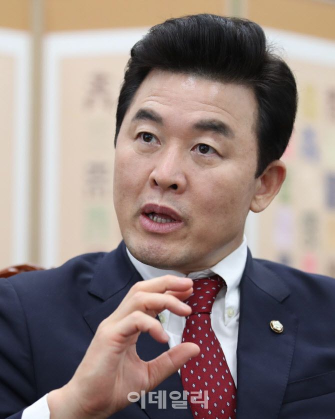 윤영석 국회 기획재정위원장이 지난 8일 서울 여의도 국회에서 이데일리와 인터뷰를 하고 있다. (사진=이데일리 노진환 기자)