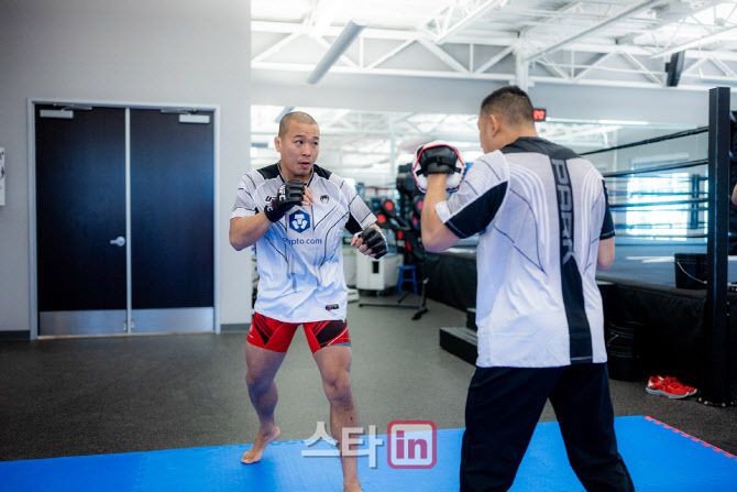 UFC 경기를 앞두고 훈련하는 박준용. 사진=UFC 제공