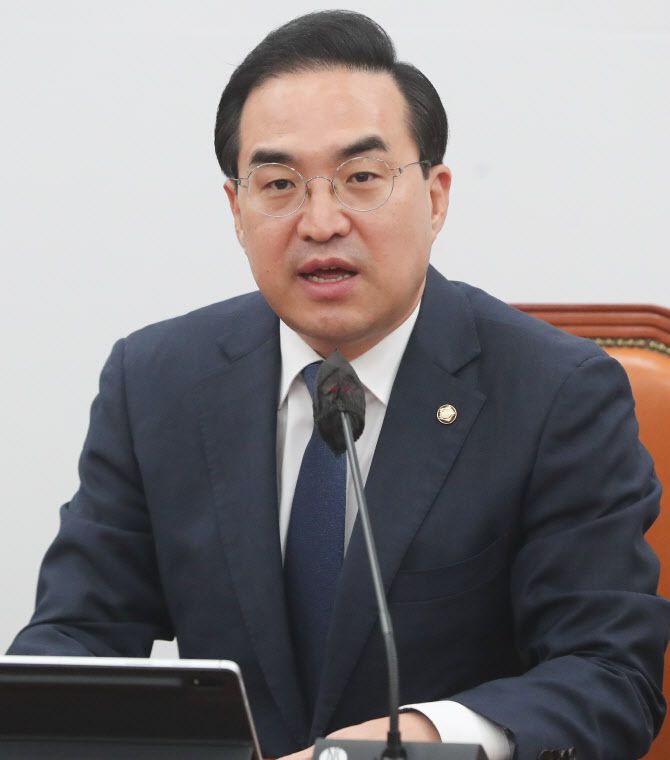 박홍근 더불어민주당 원내대표가 28일 서울 여의도 국회에서 열린 원내대책회의에서 모두발언을 하고 있다.(사진=뉴스1)