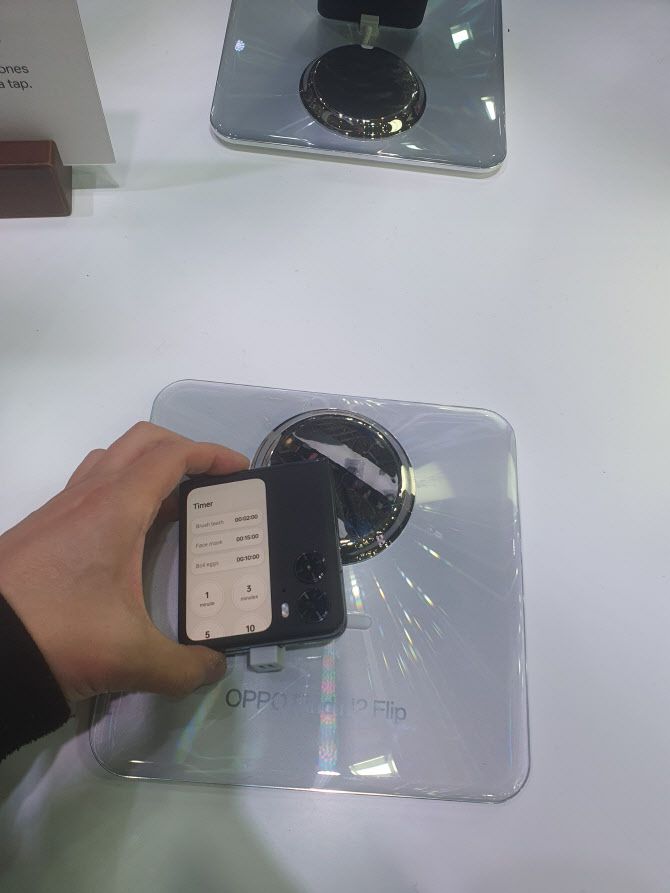 오포의 ‘파인드 N2 플립’ (사진=김정유 기자)