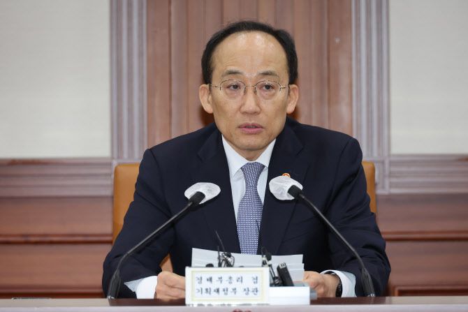 추경호 경제부총리 겸 기획재정부 장관이 6일 정부서울청사에서 열린 비상경제장관회의를 주재하고 있다. (사진=연합뉴스)