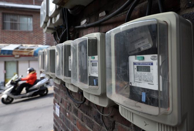 서울시내 한 건물에 전기 계량기가 나란히 설치돼 있다. (사진=연합뉴스)