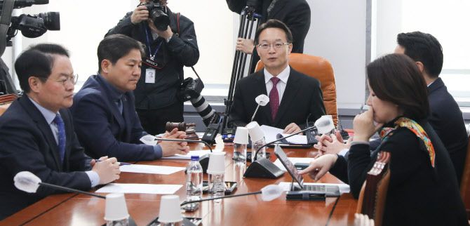 지난 17일 서울 여의도 국회에서 열린 정치개혁특별위원회 정치관계법개선소위원회에서 여야 의원들이 선거 관련 법안을 논의하고 있다. (사진=뉴스1)