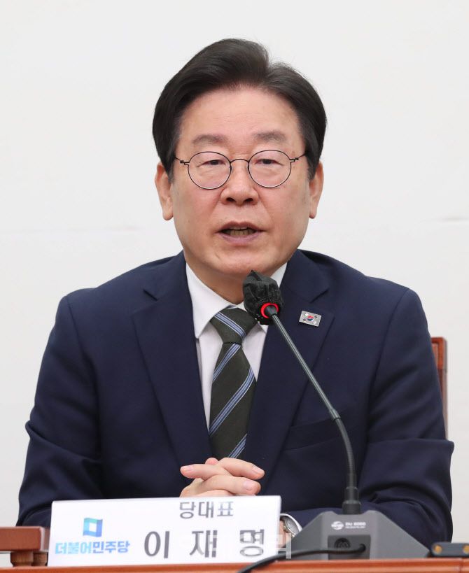 이재명 더불어민주당 대표가 10일 서울 여의도 국회에서 열린 최고위원회의에서 모두발언을 하고 있다.(사진=이데일리 노진환 기자)