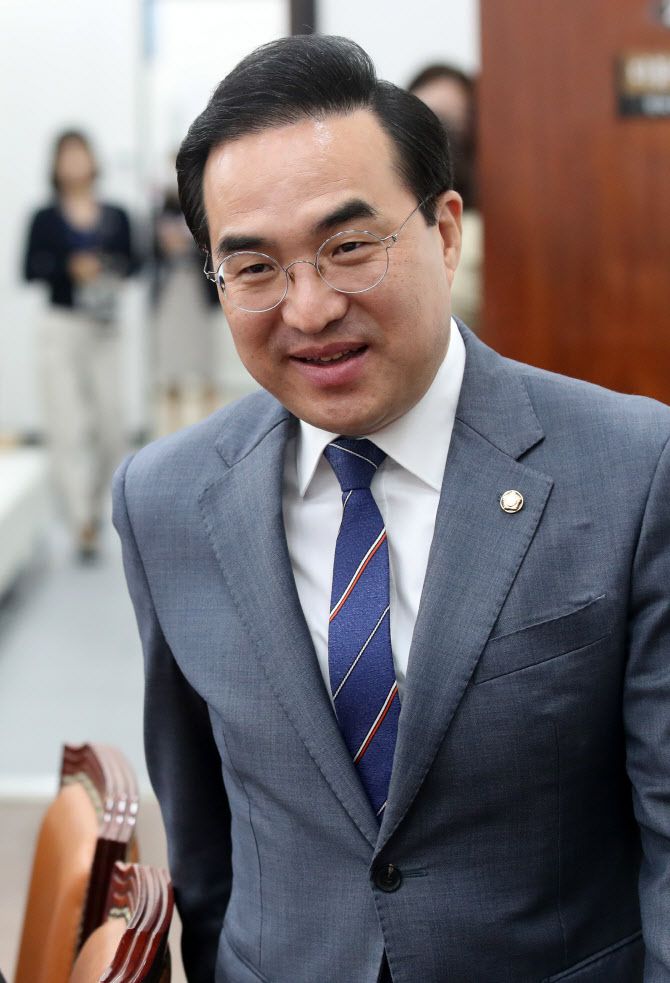 박홍근 더불어민주당 원내대표가 13일 오전 서울 여의도 국회에서 열린 정책조정회의에 참석하고 있다.(사진=뉴시스)