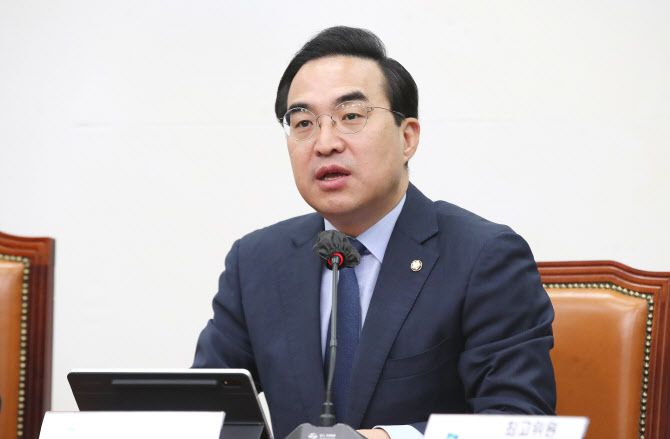 박홍근 더불어민주당 원내대표가 14일 오전 서울 여의도 국회에서 열린 최고위원회의에서 모두 발언을 하고 있다.(사진=뉴스1)