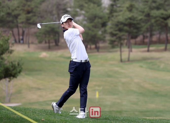 KPGA 코리안투어 2023시즌 개막 1호 이글을 기록한 매튜 네그리. (사진=KPGA)