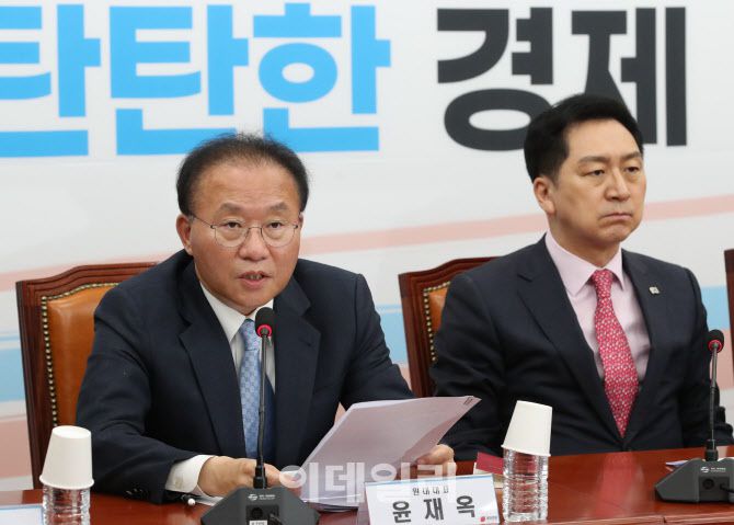 윤재옥 국민의힘 원내대표가 15일 서울 여의도 국회에서 열린 최고위원회의에서 모두발언을 하고 있다. (사진=이데일리 노진환 기자)