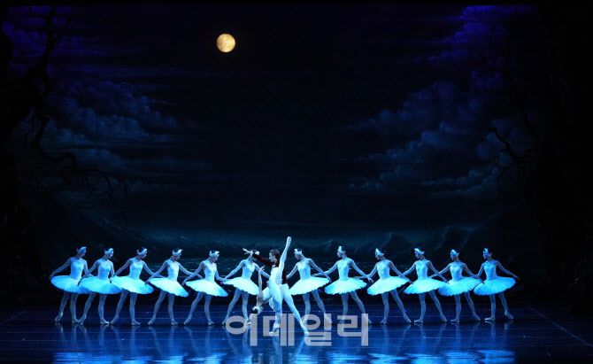 유니버설발레단 ‘백조의 호수’의 한 장면. (사진=대한민국발레추진단)