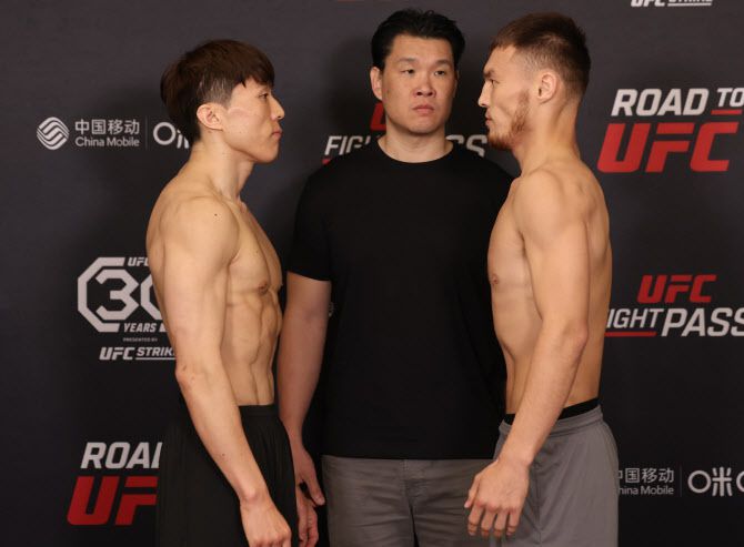 기원빈(왼쪽)과 바테볼라티가 서로 눈싸움을 벌이고 있다. 사진=UFC