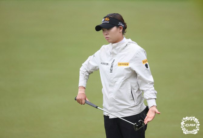 퍼팅 준비하는 방신실(사진=KLPGA 제공)