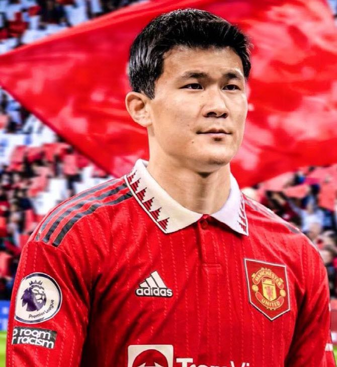 김민재의 얼굴과 맨유 유니폼을 합성한 사진. 사진=SNS 캡처