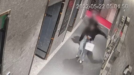 ‘부산 돌려차기 사건’ 당시 상황이 담긴 CCTV 영상 (사진=JTBC 사건반장 캡처)