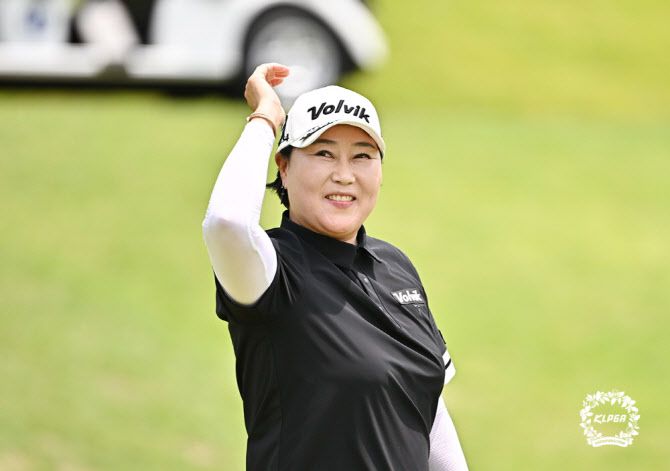 우승을 확정한 정시우가 기뻐하고 있다. (사진=KLPGA)