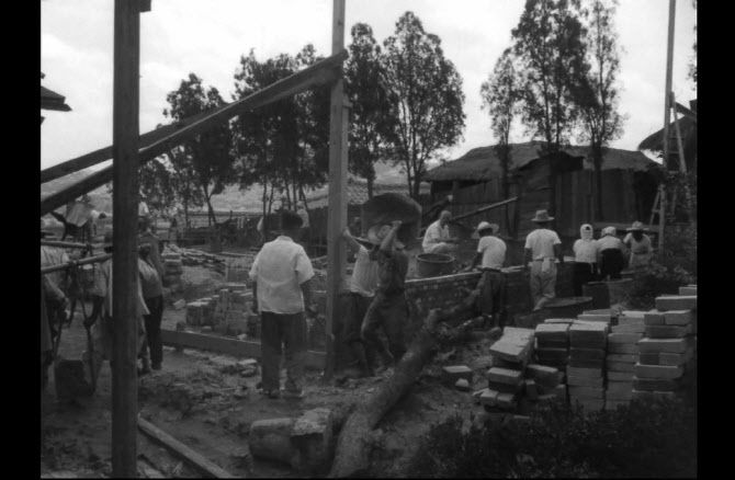 화도예배당 건설장면(사진=한국영상자료원)