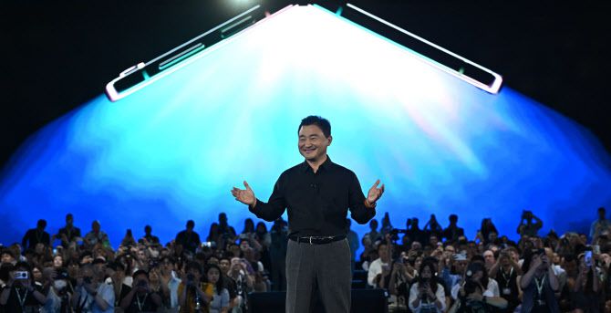 노태문 삼성전자 MX사업부장(사장)이 26일 서울 강남구 코엑스에서 열린 갤럭시 언팩 행사에서 환영사를 하고 있다. 이데일리 이영훈 기자