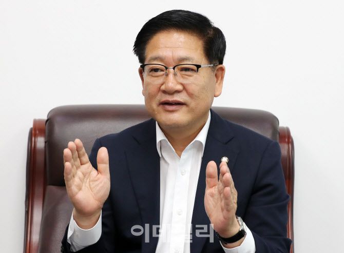 권명호 국민의힘 의원이 지난달 말 국회에서 이데일리와 인터뷰를 하고 있다. (사진=이데일리 방인권 기자)