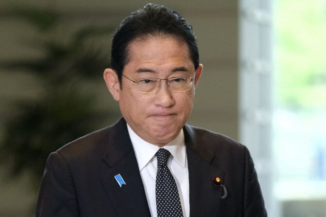 기시다 후미오 일본 총리가 22일 후쿠시마 원전 오염수 방류 계획을 발표하고 있다. (사진=AFP)