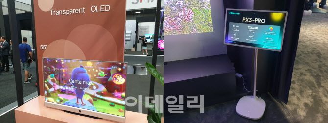 중국 TV 기업 창홍이 IFA 2023에서 전시한 투명 OLED 제품(왼쪽)과 하이센스가 자사 제품을 소개하기 위해 비치한 디스플레이 제품. (사진=김응열 기자)