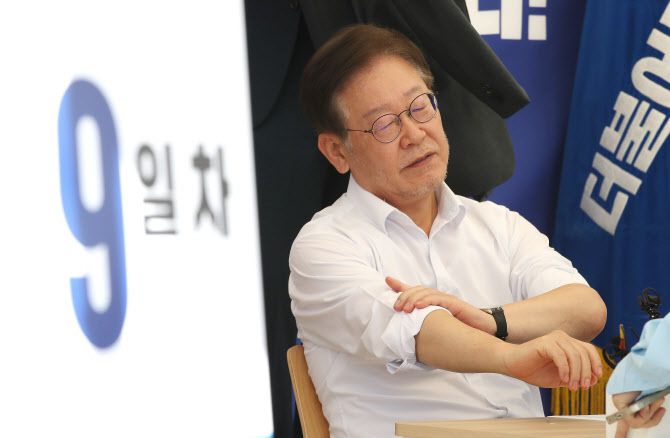 이재명 더불어민주당 대표가 지난 8일 오전 서울 여의도 국회 본청 앞 단식투쟁천막에서 단식 9일차를 이어가고 있다.(사진=뉴스1)