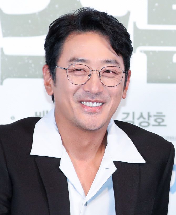 배우 하정우가 11일 서울 광진구 롯데시네마 건대입구에서 열린 영화 ‘1947 보스톤‘(감독 강제규) 언론시사회에서 미소를 짓고 있다.(사진=뉴스1)