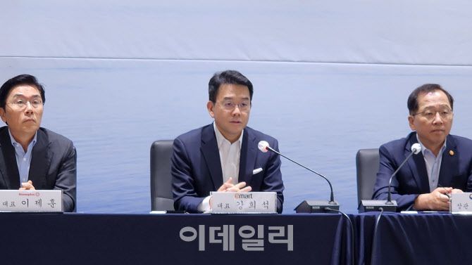 13일 해양수산부가 노량진수산시장에서 개최한 수산물 소비 활성화를 위한 업무협약식에서 강희석 이마트 대표가 발언 하고 있다. (사진=백주아 기자)