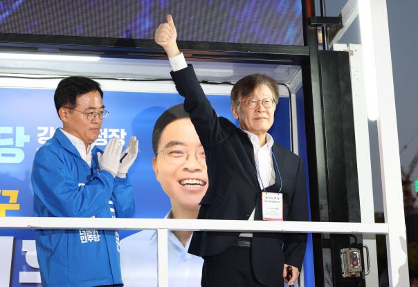 이재명 더불어민주당 대표가 10·11 강서구청장 보궐선거를 이틀 앞둔 지난 9일 서울 강서구 발산역 인근에서 강서구청장 보궐선거 진교훈 후보 지원 유세를 하고 있다.(사진=연합뉴스 제공)